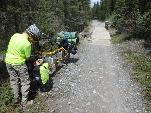 GDMBR: We decided to have lunch at a small bridge.