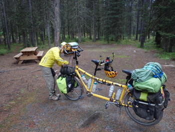 GDMBR: Terry and Dennis load the bike.