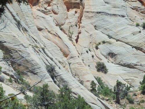 This line strata look is NOT glacier cut, the strata id layers of sand dunes over time, some of the strata blacks have been folded in different directions ove time..