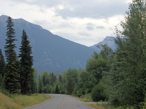 GDMBR: Southbound on Lower Elk Valley Road, BC, Canada.