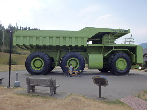 GDMBR: Terry Struck and the Bee with the World's Largest Truck.