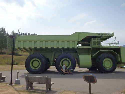 GDMBR: Terry Struck and the Bee with the World's Largest Truck.