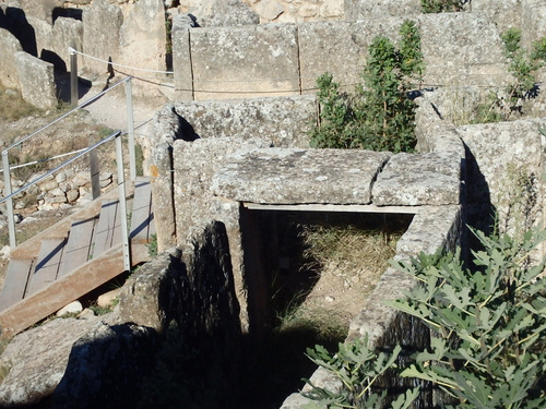 Grave Circle A, Area.
