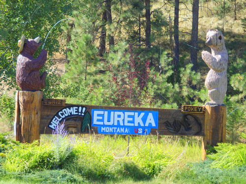 The official Welcome to Eureka Sign with two Bears named Griz and Pokey.