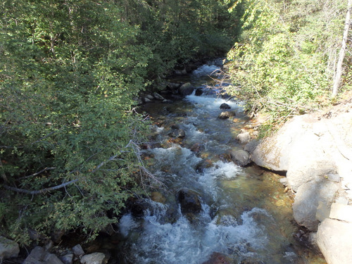 We take a road-side break in a pretty little area.